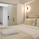 Nixie Hotel *