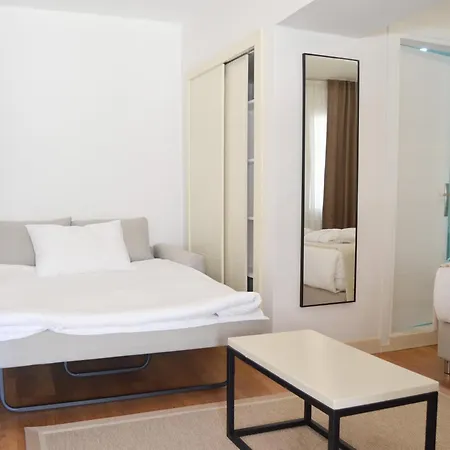 Nixie Hotel *
