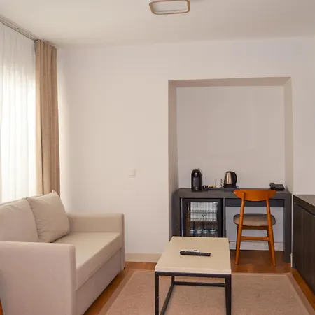 Hotel Nixie *