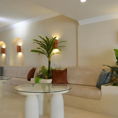 Hotel Nixie *