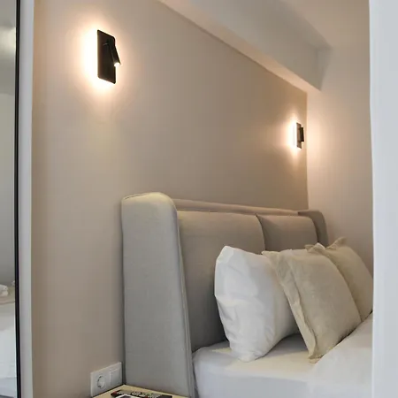 Nixie Hotel