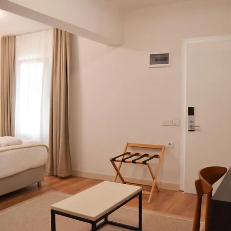 Nixie Hotel